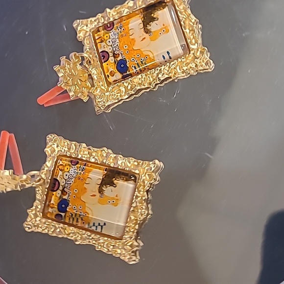 Mother Love ❤️ Earrings - Picture 4 of 7